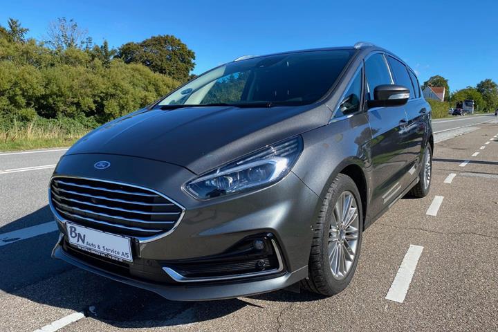 Grå Ford S-MAX fra 2020