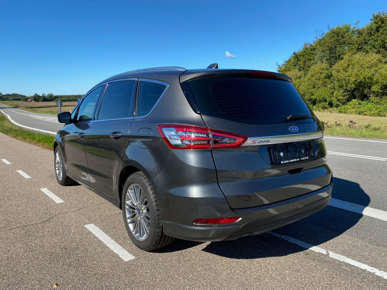 Grå Ford S-MAX fra 2020