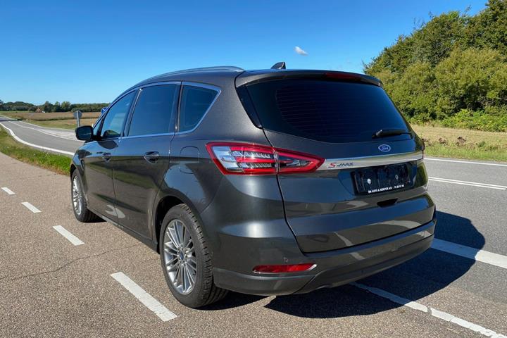 Grå Ford S-MAX fra 2020
