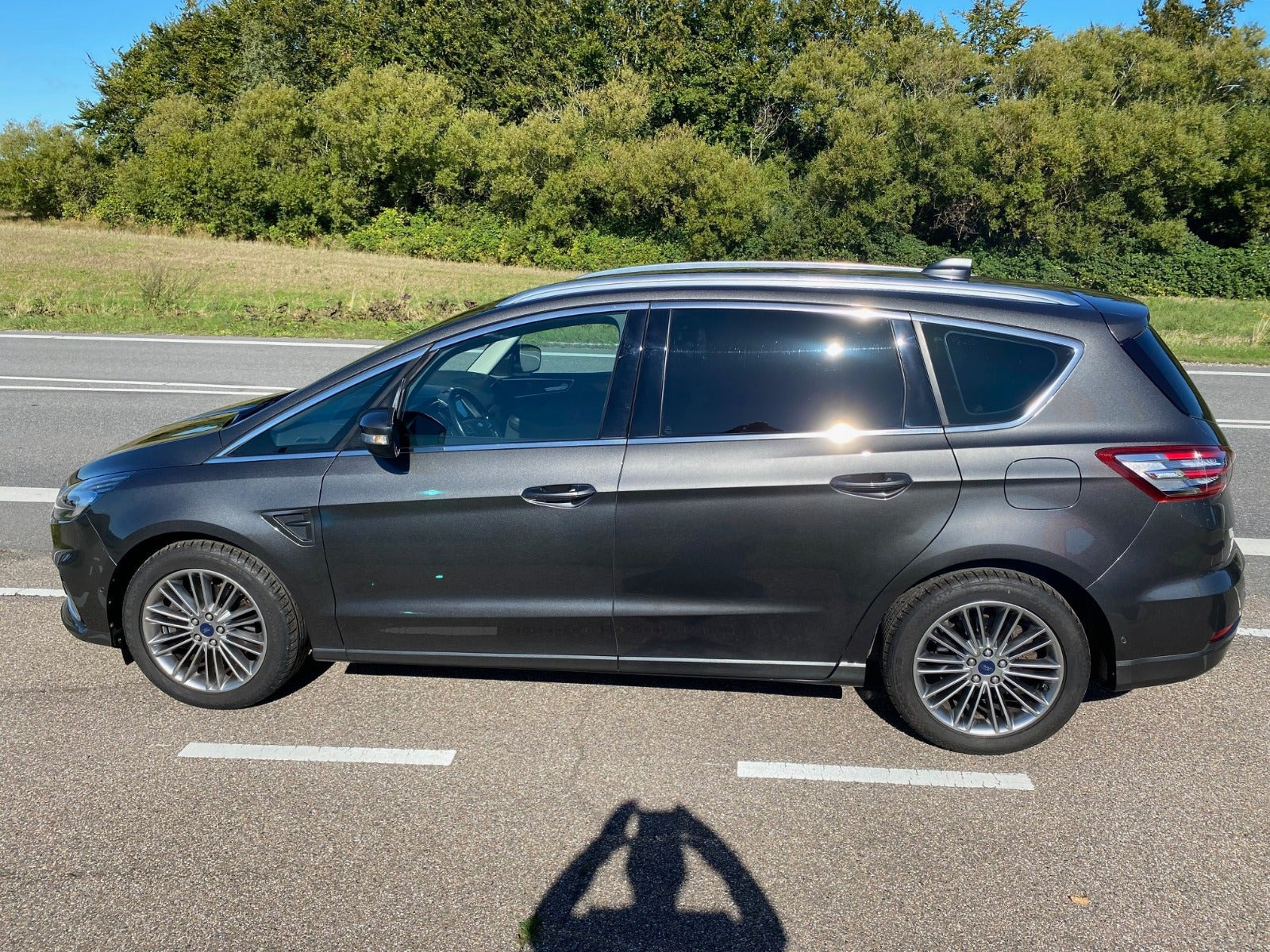 Grå Ford S-MAX fra 2020