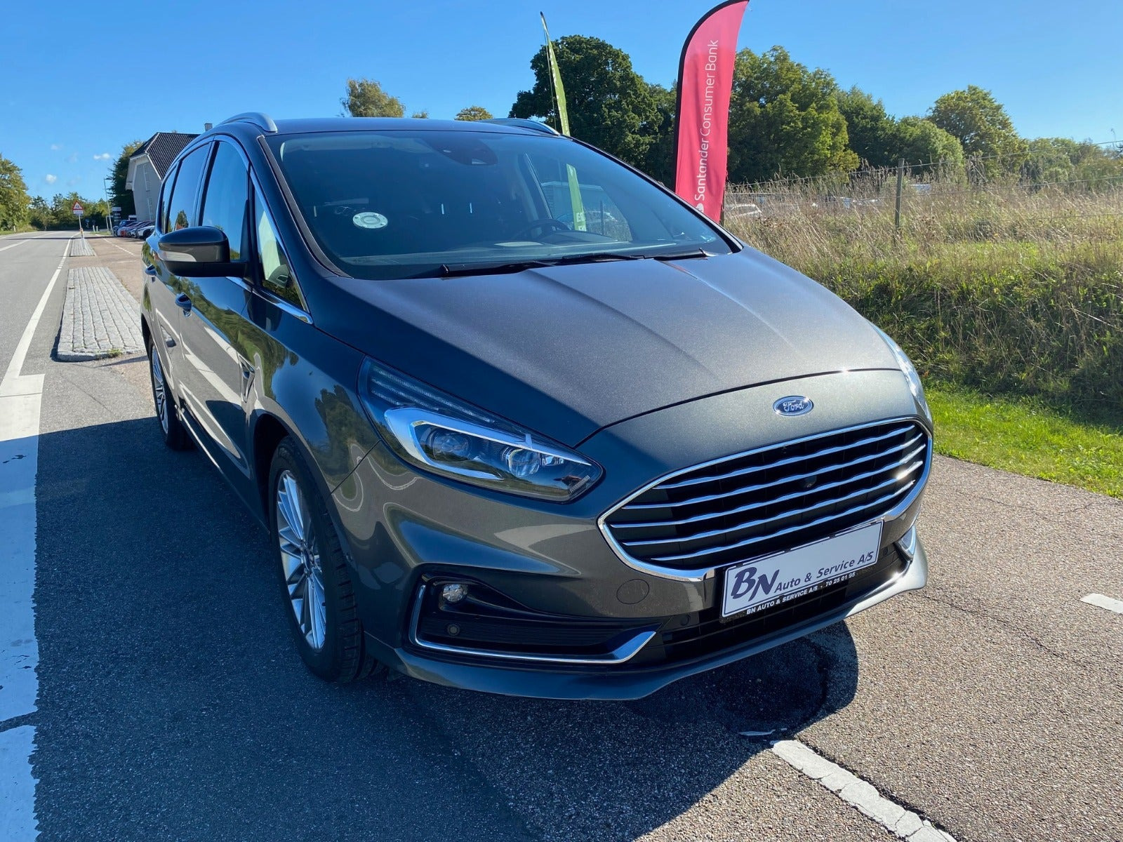 Grå Ford S-MAX fra 2020