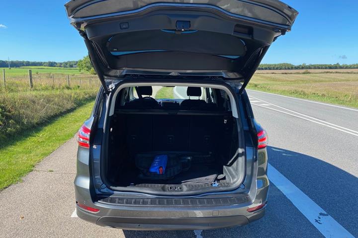 Grå Ford S-MAX fra 2020