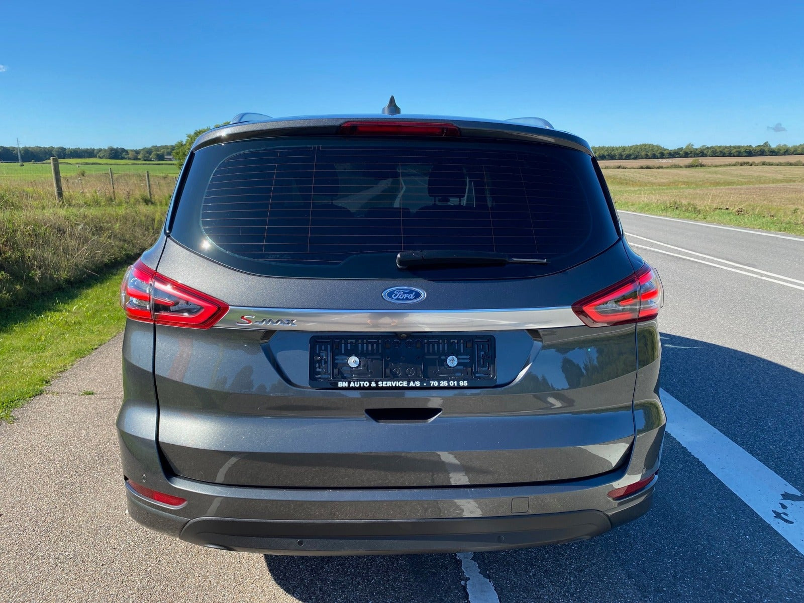 Grå Ford S-MAX fra 2020