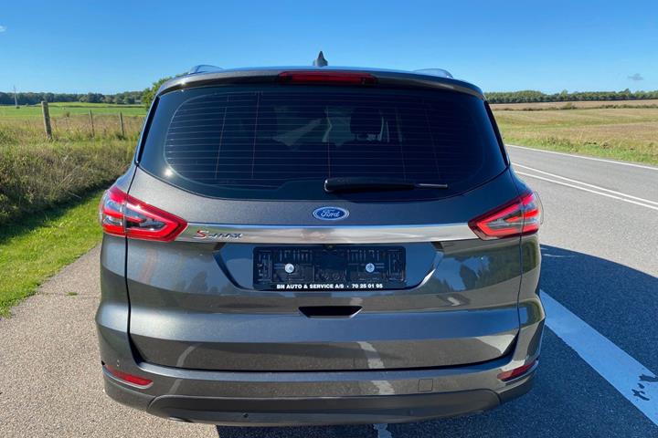 Grå Ford S-MAX fra 2020