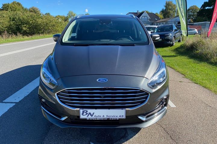 Grå Ford S-MAX fra 2020