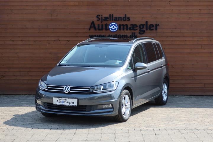 Grå VW Touran fra 2018