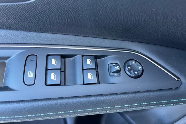Hvid Peugeot 3008 fra 2021