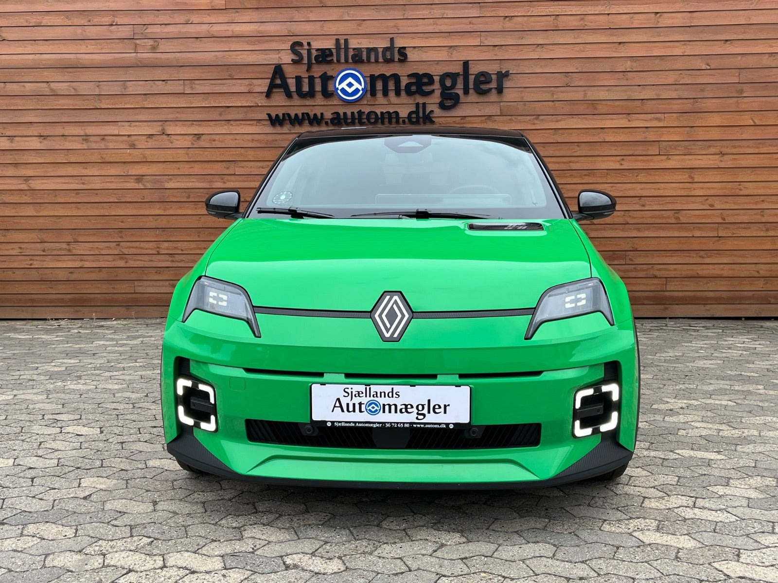 Grøn Renault 5 E-Tech fra 2025