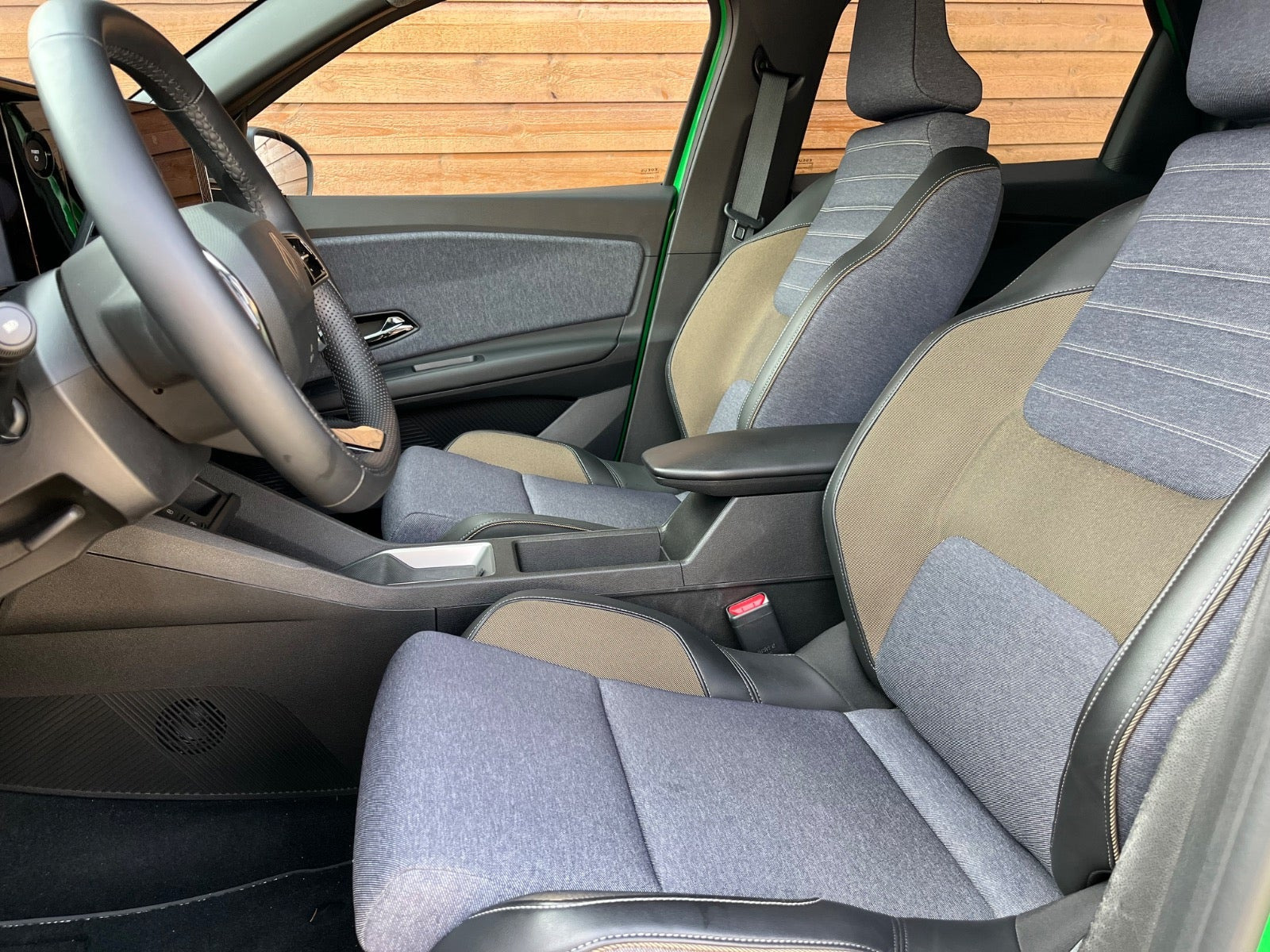 Grøn Renault 5 E-Tech fra 2025
