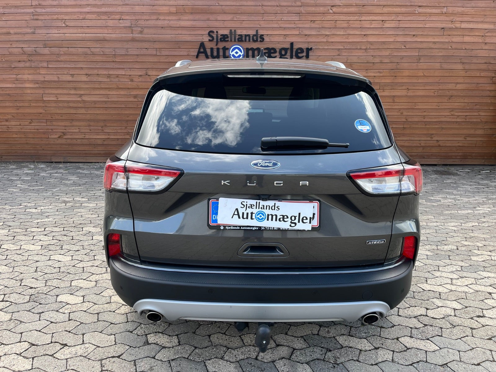 Grå Ford Kuga fra 2023