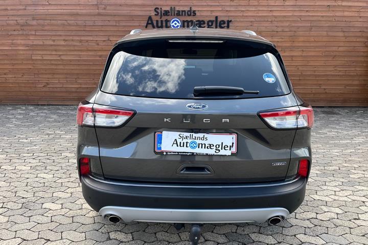 Grå Ford Kuga fra 2023