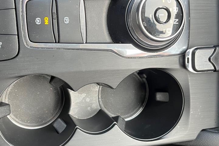 Grå Ford Kuga fra 2023