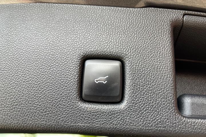 Grå Ford Kuga fra 2023
