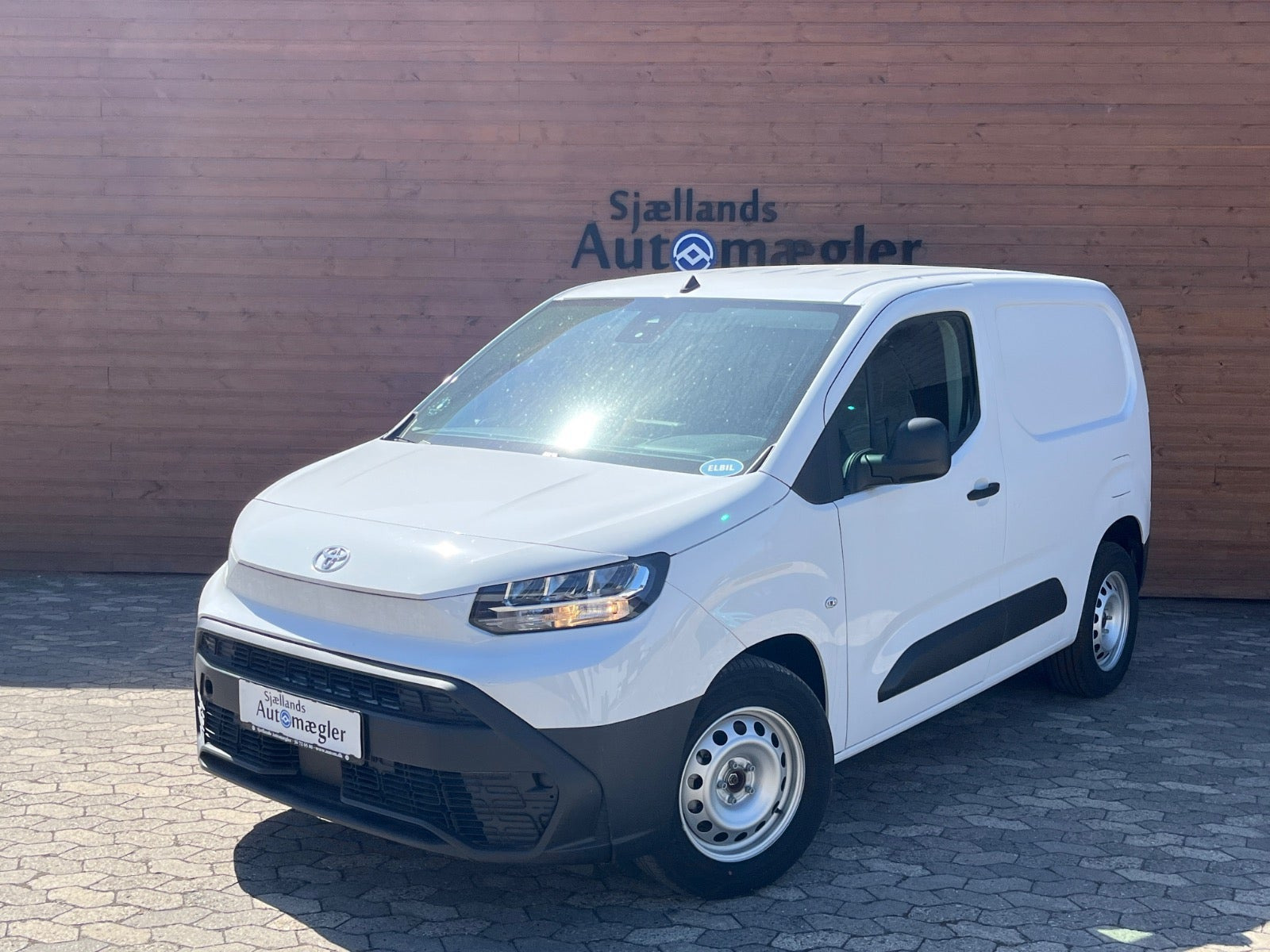 Hvid Toyota ProAce City fra 2025