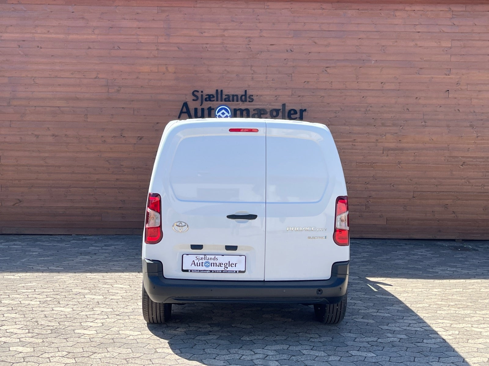 Hvid Toyota ProAce City fra 2025