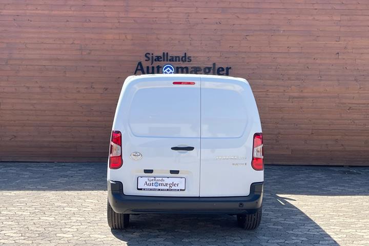 Hvid Toyota ProAce City fra 2025