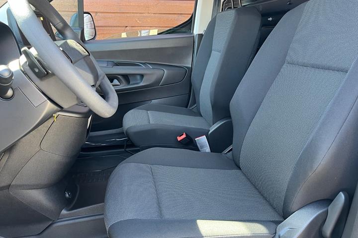 Hvid Toyota ProAce City fra 2025