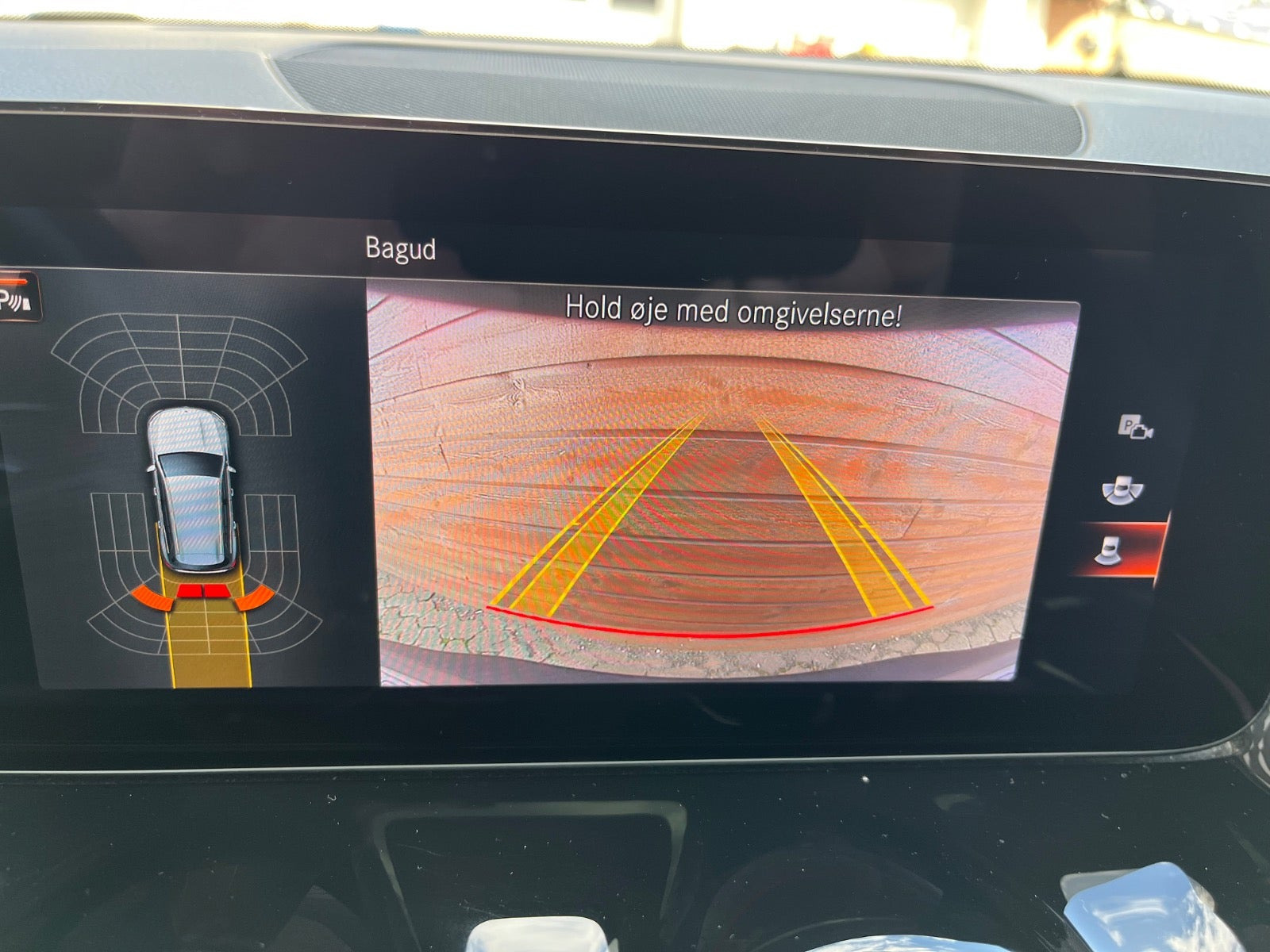 Grå Mercedes EQB300 fra 2022