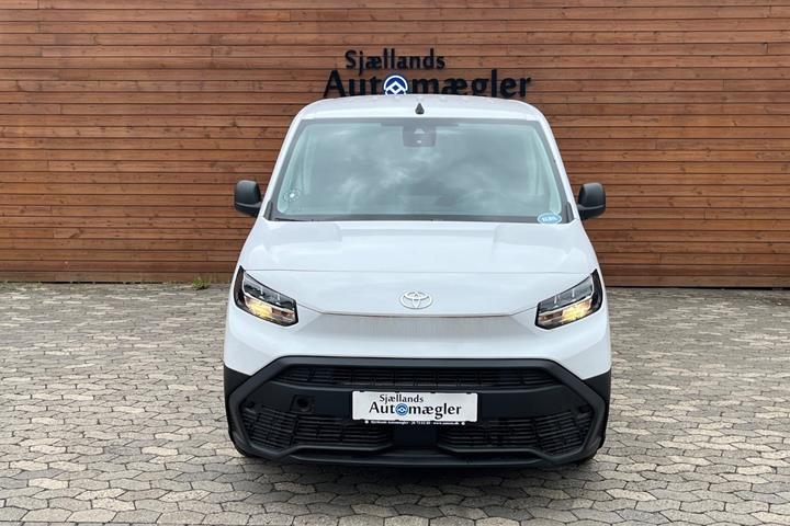Hvid Toyota ProAce City fra 2025