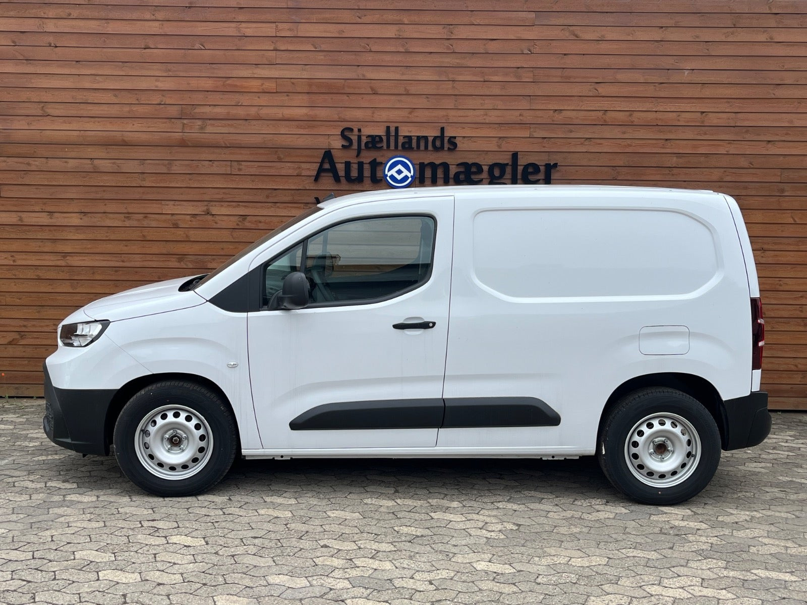 Hvid Toyota ProAce City fra 2025