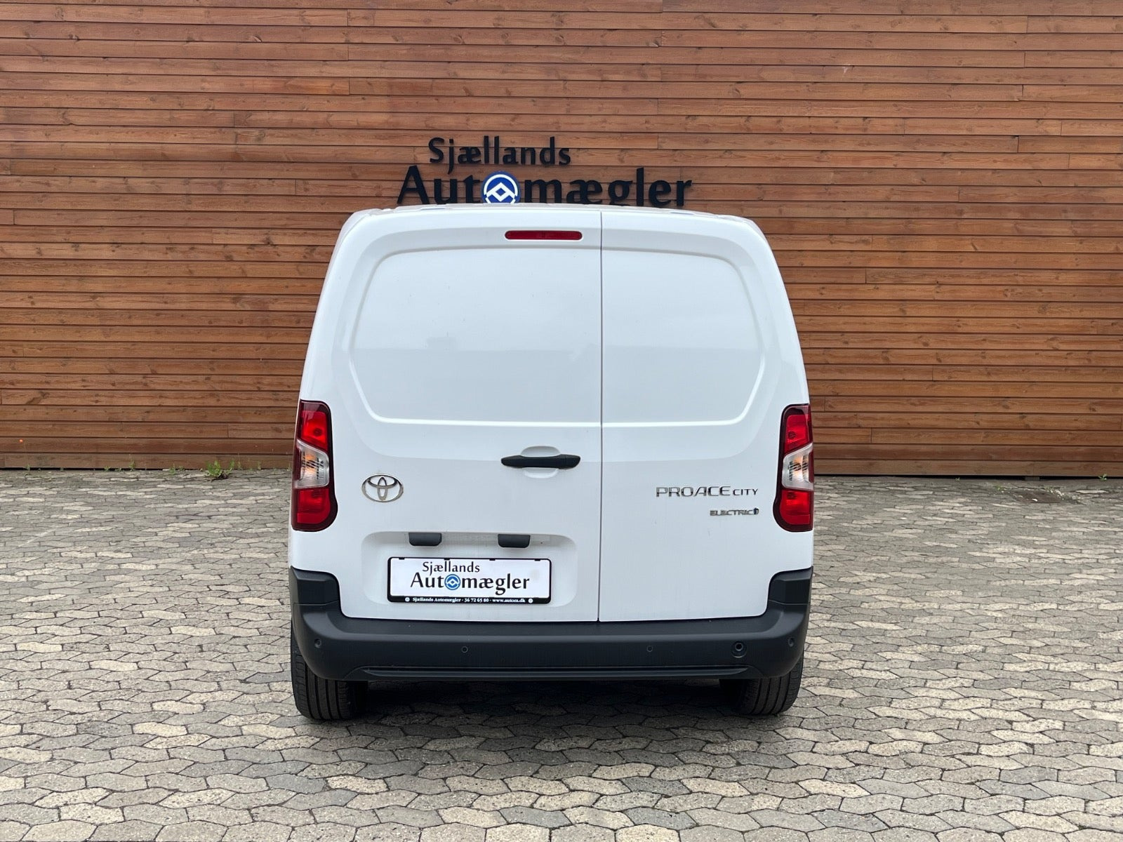 Hvid Toyota ProAce City fra 2025