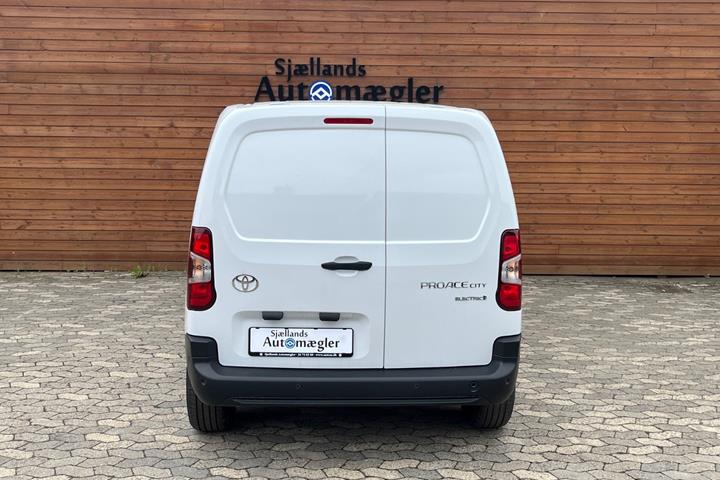 Hvid Toyota ProAce City fra 2025
