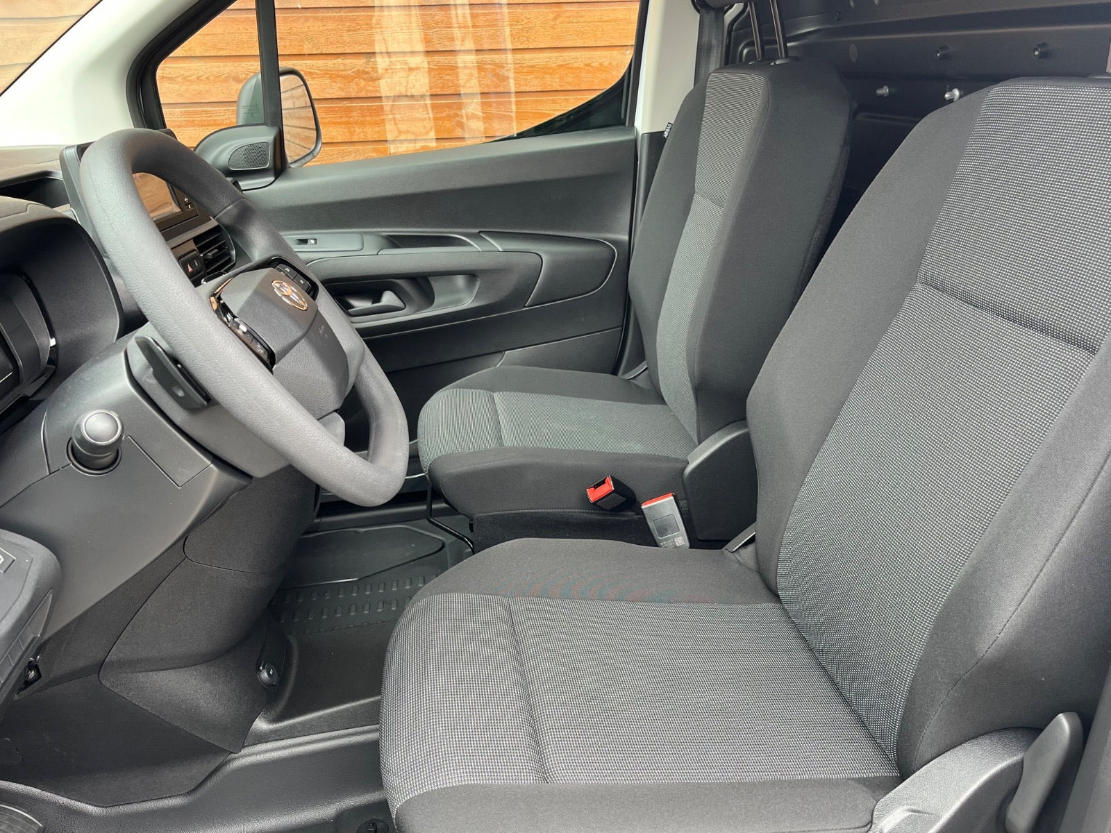 Hvid Toyota ProAce City fra 2025