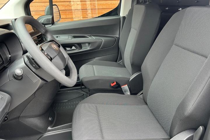 Hvid Toyota ProAce City fra 2025