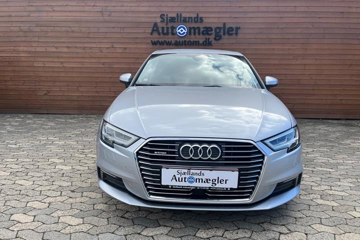 Sølv Audi A3 fra 2017