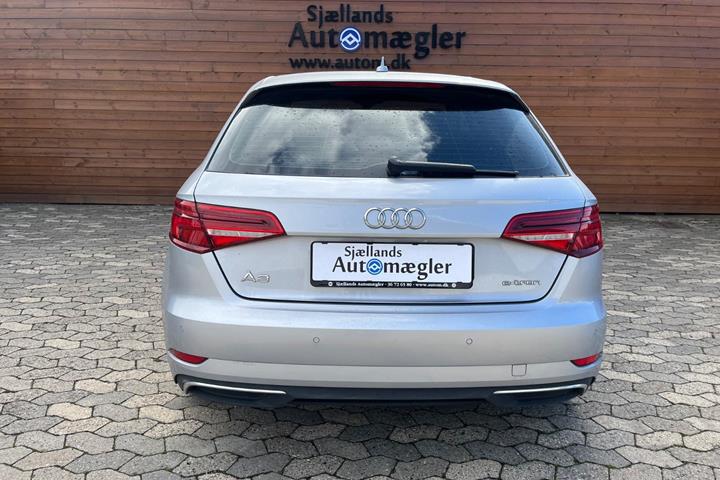 Sølv Audi A3 fra 2017