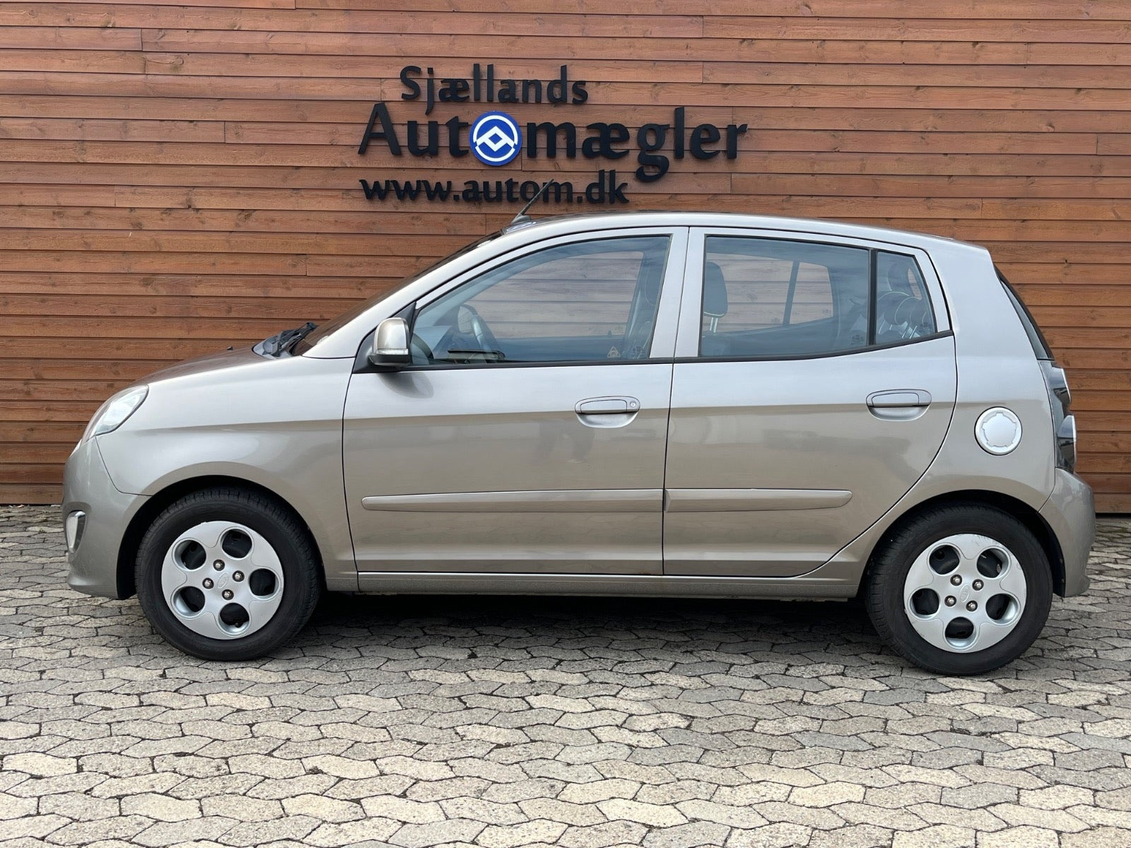 Grå Kia Picanto fra 2011