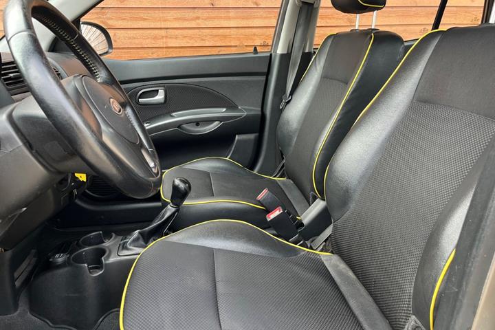 Grå Kia Picanto fra 2011