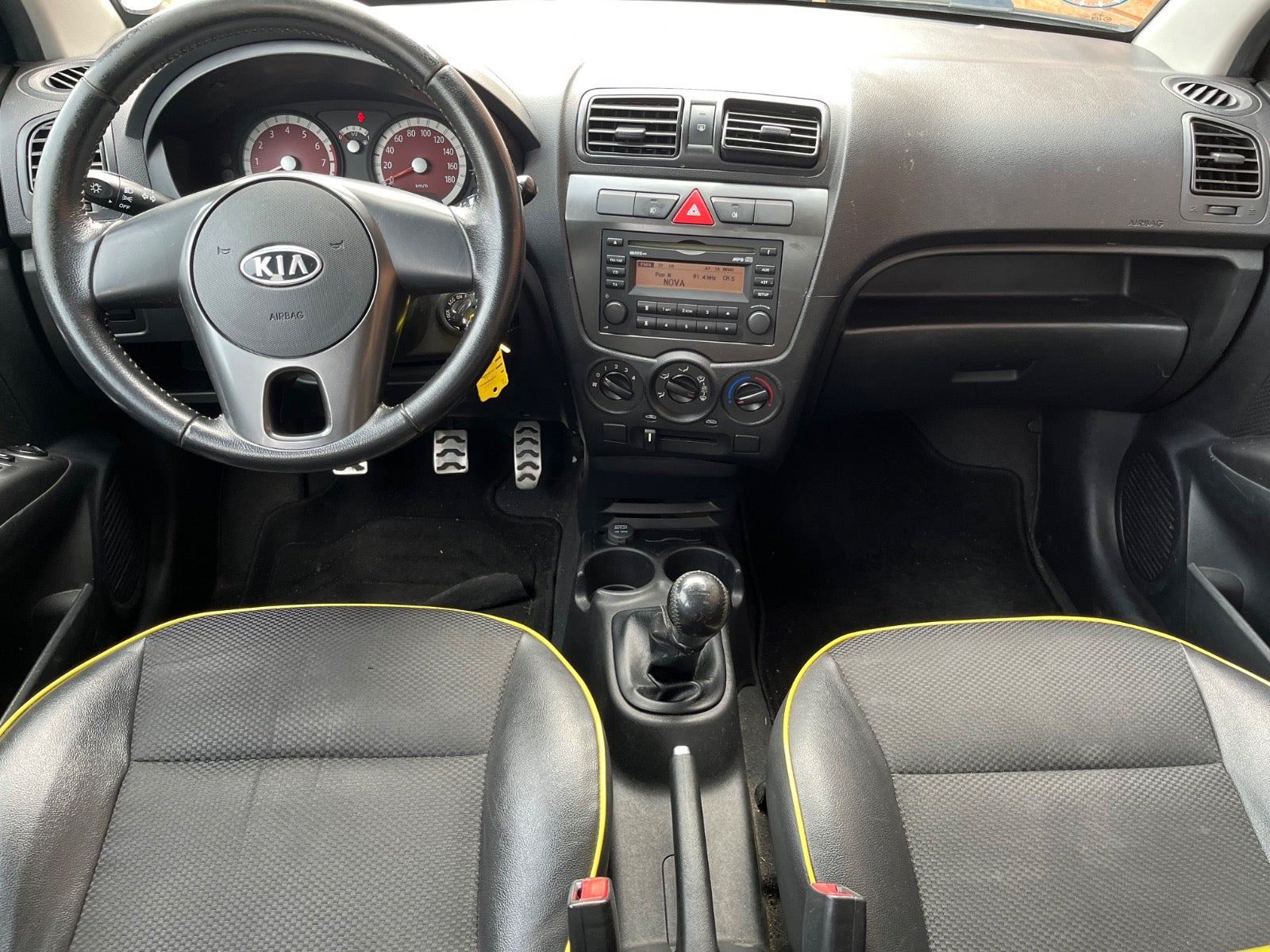 Grå Kia Picanto fra 2011
