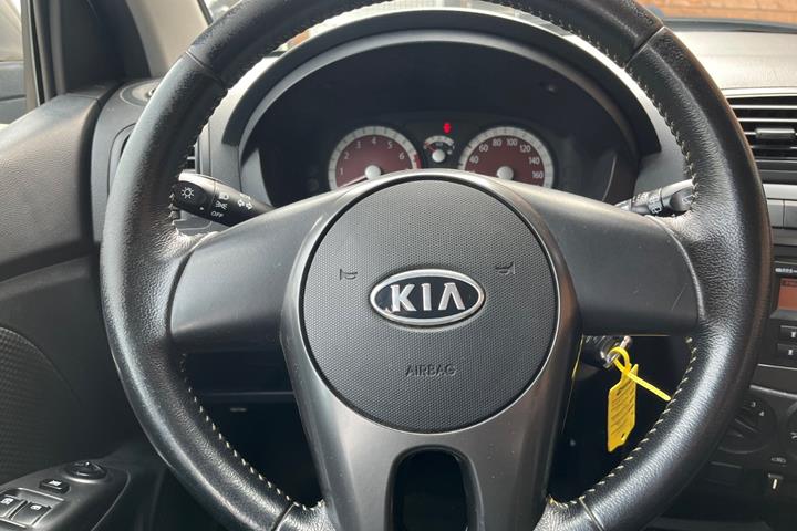 Grå Kia Picanto fra 2011