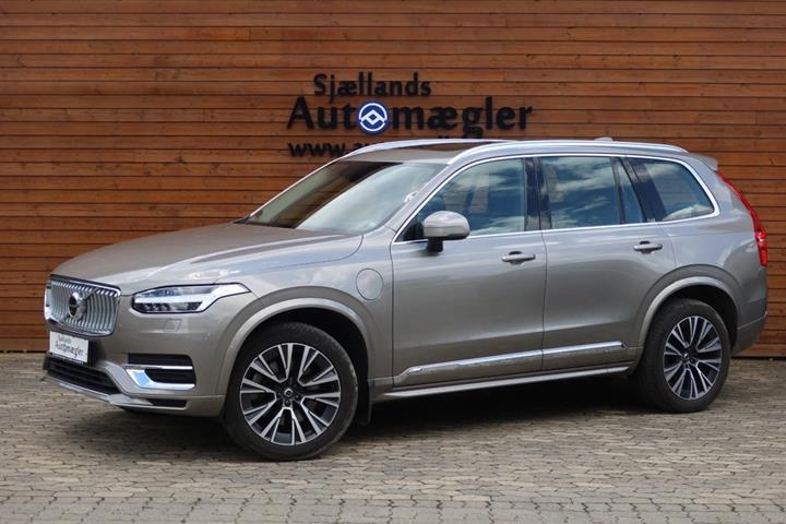 Beige Volvo XC90 fra 2022