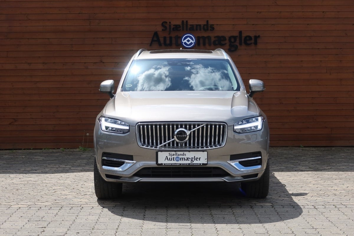 Beige Volvo XC90 fra 2022