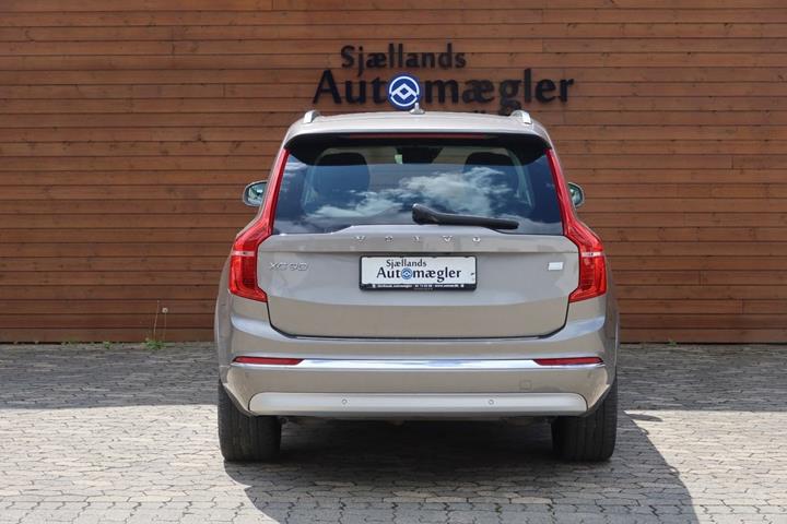 Beige Volvo XC90 fra 2022