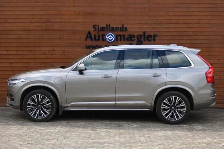 Beige Volvo XC90 fra 2022