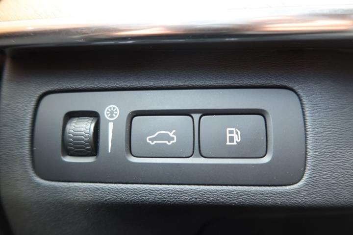Beige Volvo XC90 fra 2022