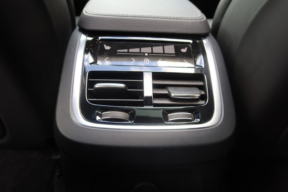 Beige Volvo XC90 fra 2022