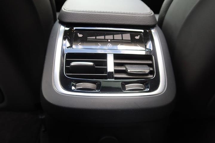 Beige Volvo XC90 fra 2022