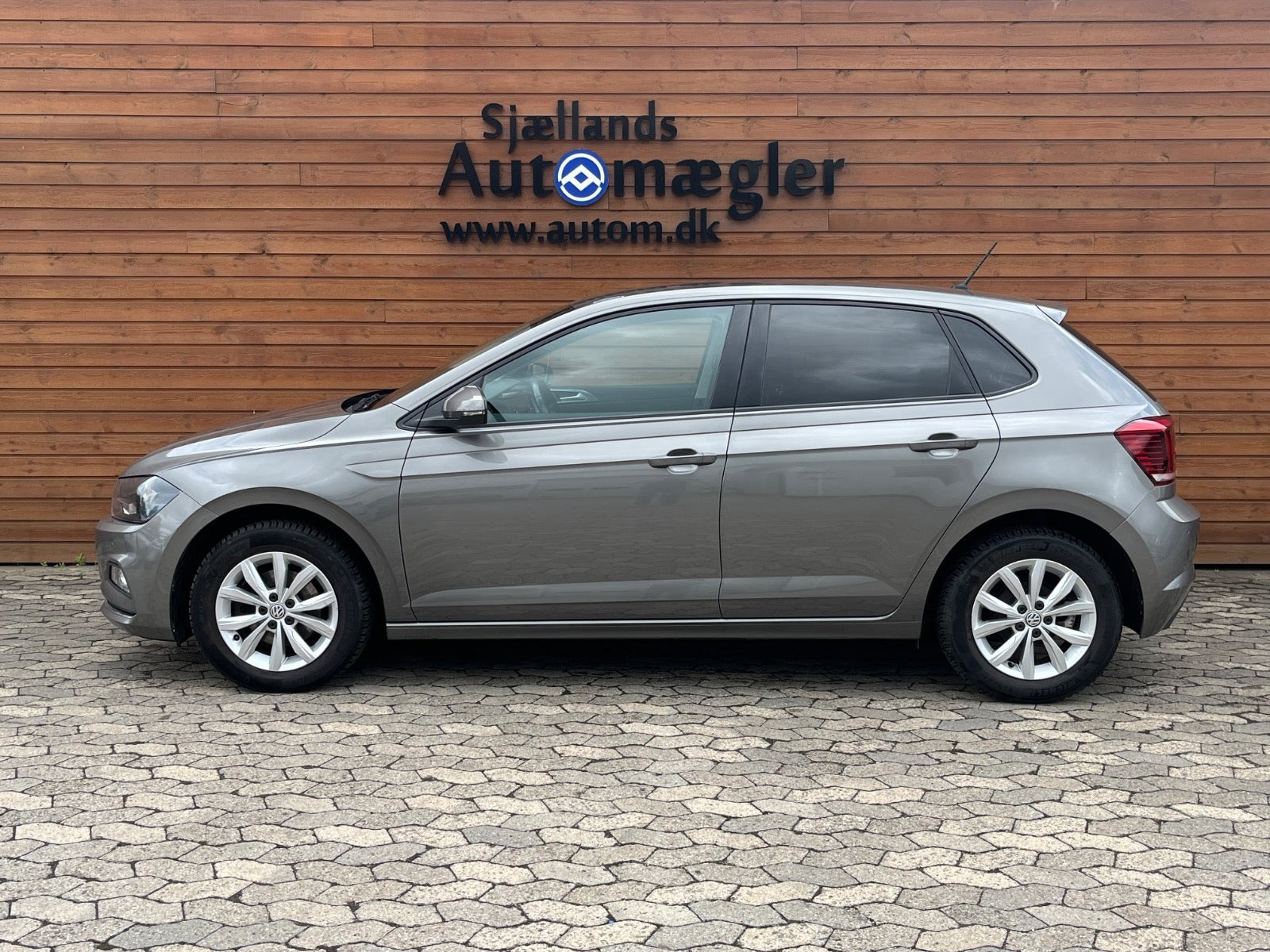 Beige VW Polo fra 2019