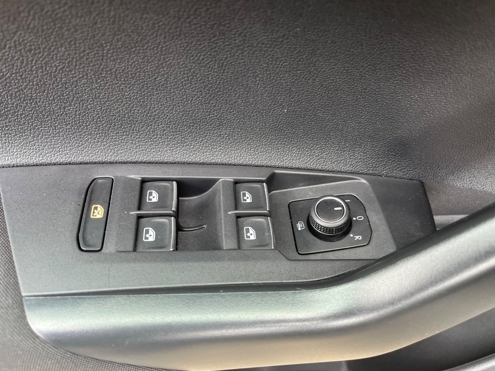 Beige VW Polo fra 2019