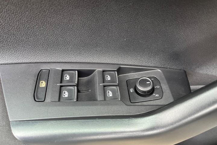 Beige VW Polo fra 2019