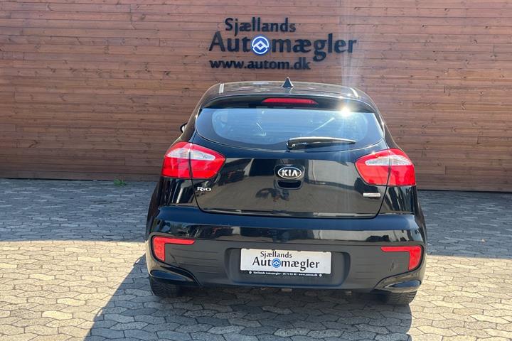 Sort Kia Rio fra 2015