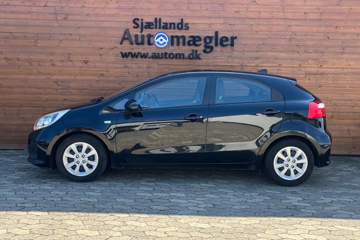Sort Kia Rio fra 2015