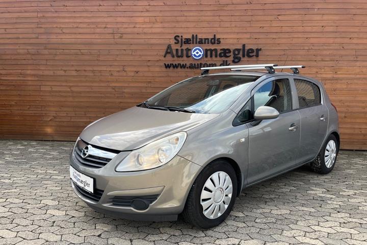 Beige Opel Corsa fra 2011