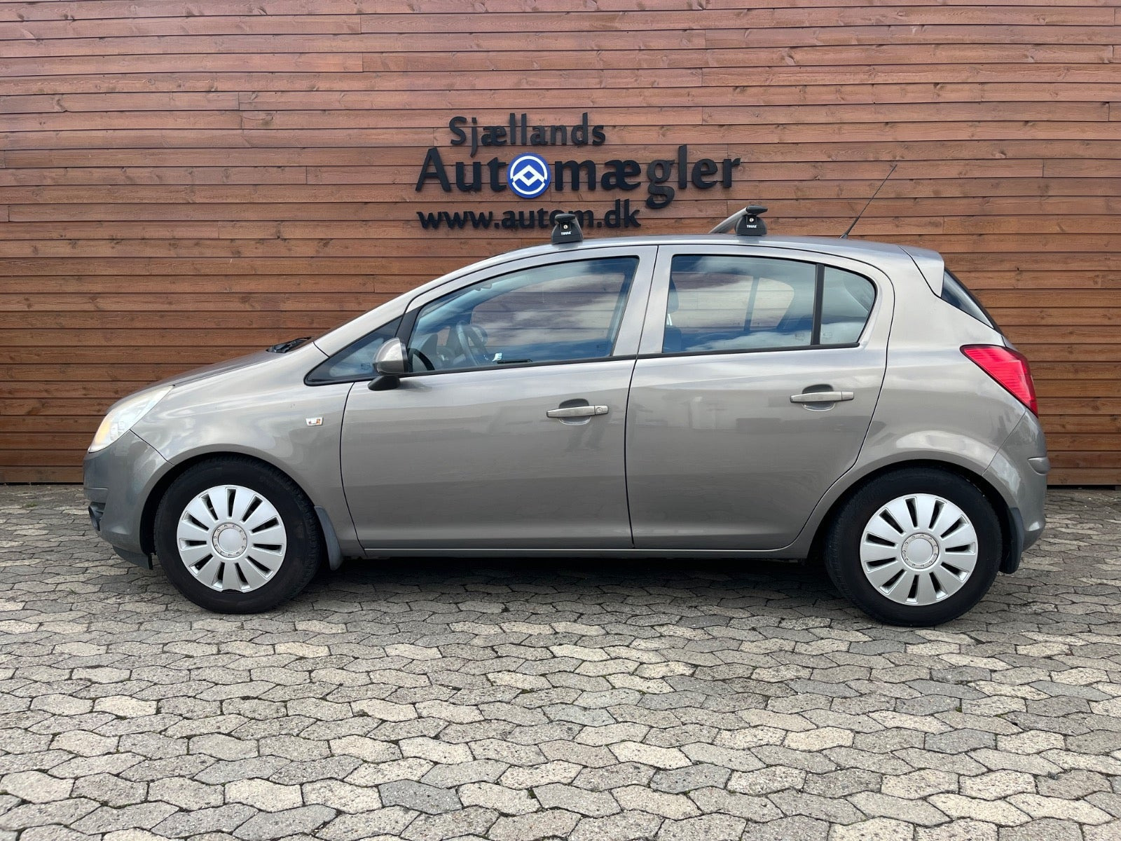 Beige Opel Corsa fra 2011