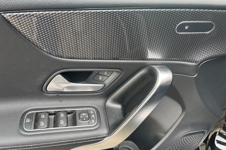 Sort Mercedes A200 fra 2018