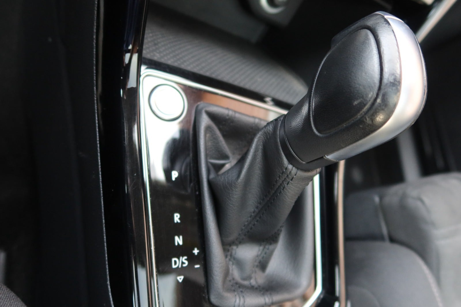 Sort VW Touran fra 2022